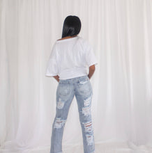 Load image into Gallery viewer, DISTRESSED DENIM JEANS
